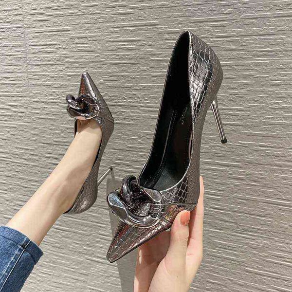 dress shoes high heels 93502 2022 summer style thin heel pointed high heel's patent leather shallow mouth temperament single shoes, Black
dress shoes high heels 93502 2022 summer style thin heel pointed high heel's patent leather shallow mouth temperament single shoes, Black