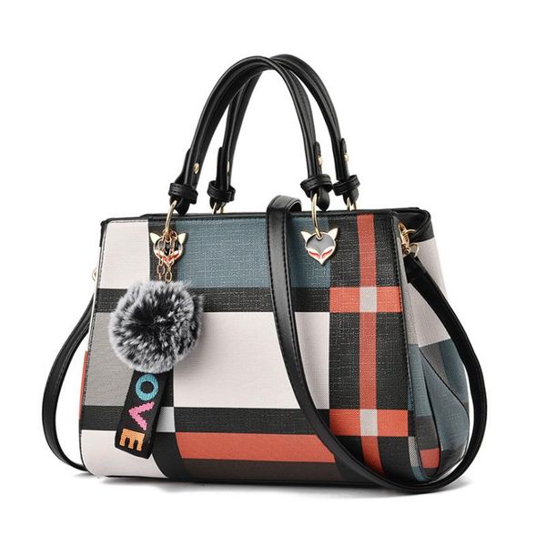 новый модные лоскутная женщины crossbody сумки высокого качества кожа pu женщины сумки на ремне с fur ball сумочка 4 цвета горячие
новый модные лоскутная женщины crossbody сумки высокого качества кожа pu женщины сумки на ремне с fur ball сумочка 4 цвета горячие