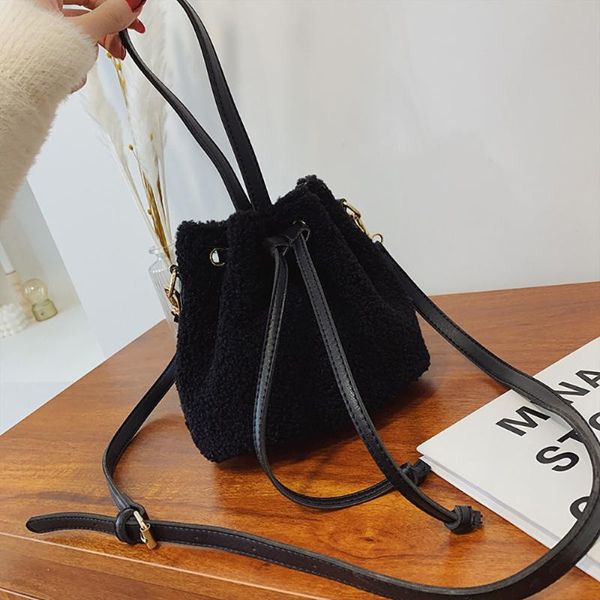 cross body winter warm faux fur bucket handbags for women pu leather crossbody bags designers shopping tote shoulder bag
cross body winter warm faux fur bucket handbags for women pu leather crossbody bags designers shopping tote shoulder bag