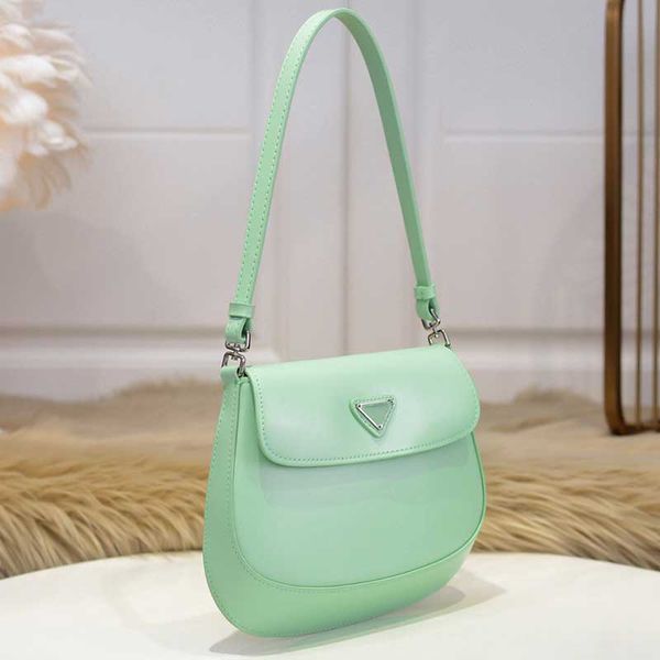 2021 tea green woman bag milano designer underarm bag retro concave line design fashionable underarm bag high size 26.5-15-4cm
2021 tea green woman bag milano designer underarm bag retro concave line design fashionable underarm bag high size 26.5-15-4cm