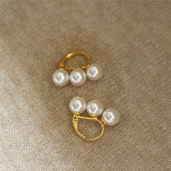 17-year french celi style three pearl simplicity retro model style temperament small earrings ear studs same fashion design, Golden
17-year french celi style three pearl simplicity retro model style temperament small earrings ear studs same fashion design, Golden