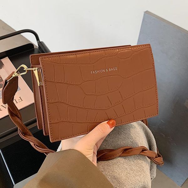 ins hong crocodile pattern small bag women's bag new fashion shoulder crossbody small square kong style retro flap a single
ins hong crocodile pattern small bag women's bag new fashion shoulder crossbody small square kong style retro flap a single