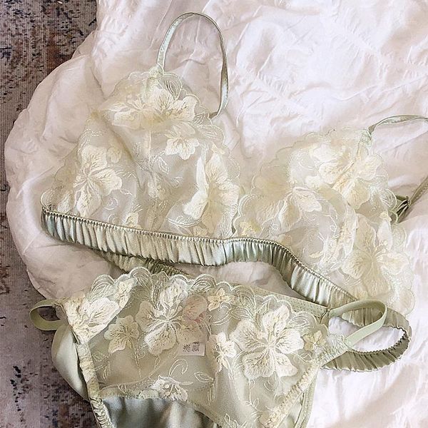 2021 new ultrathin floral embroidery women underwear sets transparent fresh girls dress green bra and panty sets wire, Red;black
2021 new ultrathin floral embroidery women underwear sets transparent fresh girls dress green bra and panty sets wire, Red;black