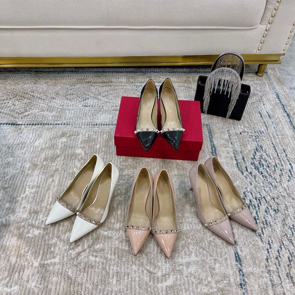 luxury dress shoes korean version pointed high-heeled leather rivets inside outside, women's sho with thin heels and banquet, Black;red
luxury dress shoes korean version pointed high-heeled leather rivets inside outside, women's sho with thin heels and banquet, Black;red