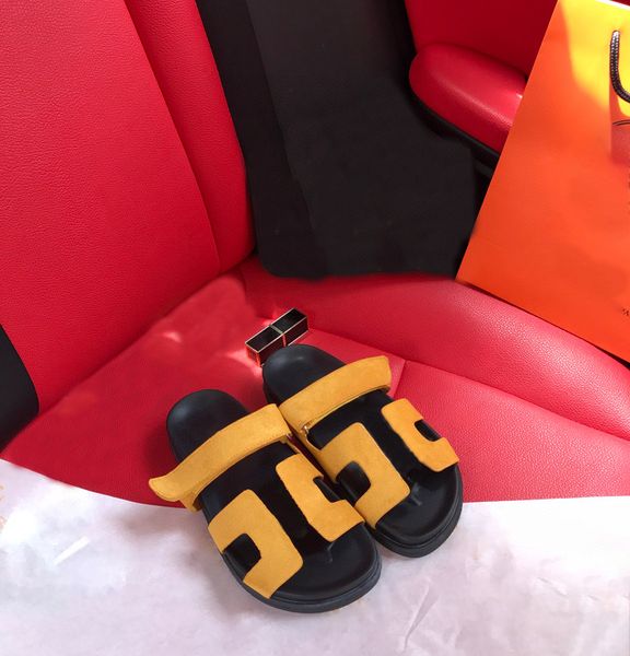 2022 luxury designer ladies sandals letter logo slippers chypre flat cowhide velcro female summer casual flip-flop lazy shoes size 35-40 01, Black
2022 luxury designer ladies sandals letter logo slippers chypre flat cowhide velcro female summer casual flip-flop lazy shoes size 35-40 01, Black