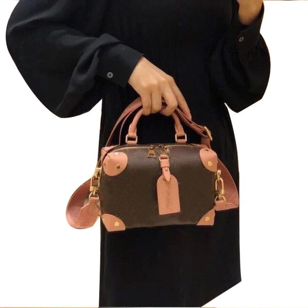 petite cow ornament handbags box portable crossbody bag quality leather rivet soft malle fashion pochette ladies simple purses soup osuv, Red;black
petite cow ornament handbags box portable crossbody bag quality leather rivet soft malle fashion pochette ladies simple purses soup osuv, Red;black