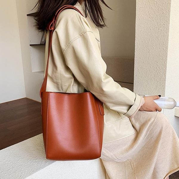 твердые сумки цвет bucket crossbody для женщин 2020 high capacity pu кожаного мешка плеча женщин большого женской сумки wide stap shopper
твердые сумки цвет bucket crossbody для женщин 2020 high capacity pu кожаного мешка плеча женщин большого женской сумки wide stap shopper