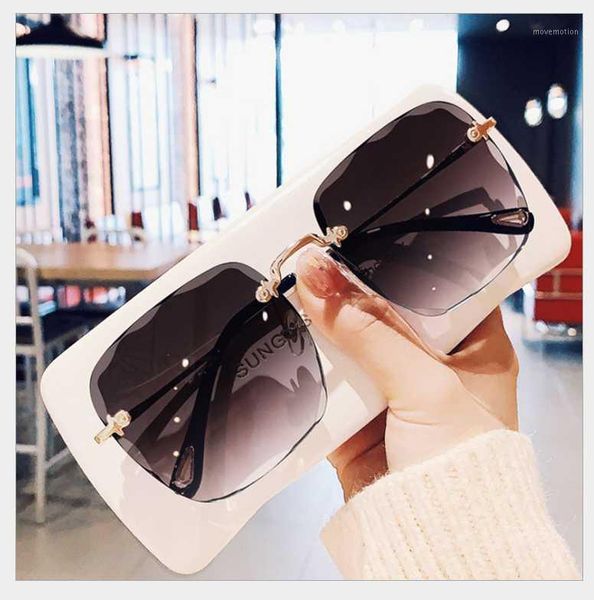 luxury square sunglasses women men retro brand designer metal frame oversized sun glasses female grandient shades oculos1, White;black
luxury square sunglasses women men retro brand designer metal frame oversized sun glasses female grandient shades oculos1, White;black