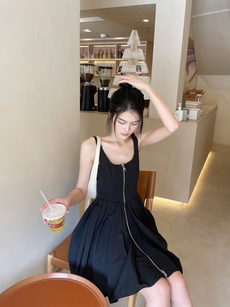 20ss generation high-quality new european embroidery designer dress, elegant office women's wrinkled waist, fashionable combination pri, Black;gray
20ss generation high-quality new european embroidery designer dress, elegant office women's wrinkled waist, fashionable combination pri, Black;gray