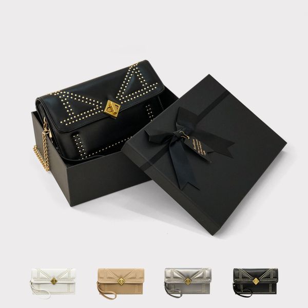 luxurys designers south korea dongdamen 2021 new hand women's lock single shoulder messenger rivet envelope bag
luxurys designers south korea dongdamen 2021 new hand women's lock single shoulder messenger rivet envelope bag
