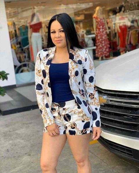 quality famous brand 2 pcs blazer women set print open stitch blazer and shorts summer office lady outfit, Gray
quality famous brand 2 pcs blazer women set print open stitch blazer and shorts summer office lady outfit, Gray