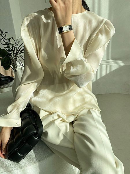 2021 new elegant female niche solid shirts the-neck breath sleeves woman thin blouse inside outerwear shirt spring kk36, White
2021 new elegant female niche solid shirts the-neck breath sleeves woman thin blouse inside outerwear shirt spring kk36, White