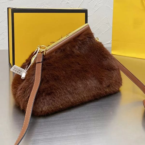 fur hand bag women handbag purse dinner clutch shoulder crossbody bags fashion metal clasp golden hardware winter handbags wallet removable, Black;red
fur hand bag women handbag purse dinner clutch shoulder crossbody bags fashion metal clasp golden hardware winter handbags wallet removable, Black;red