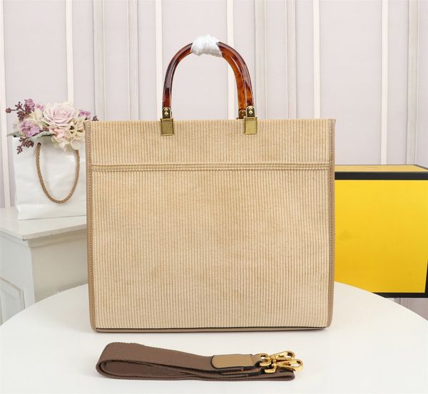 classic luxury designer handbag shopping bag handbag velvet material shoulder bag large capacity messenger bag business style design
classic luxury designer handbag shopping bag handbag velvet material shoulder bag large capacity messenger bag business style design