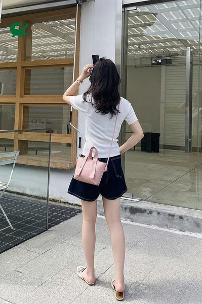 fashion small bag 2020 korean version of the new simple female bag shoulder messenger handbag casual bucket
fashion small bag 2020 korean version of the new simple female bag shoulder messenger handbag casual bucket