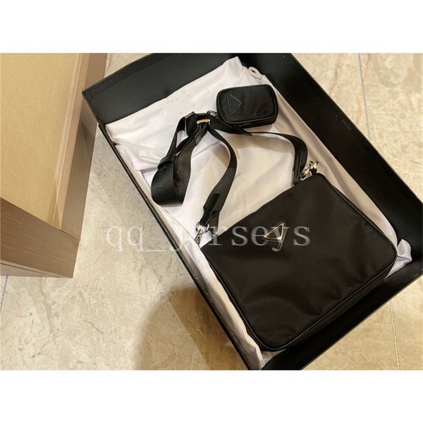 luxury designer 2021 new fashion chain shoulder messenger bag ins wild three-in-one underarm bag female
luxury designer 2021 new fashion chain shoulder messenger bag ins wild three-in-one underarm bag female