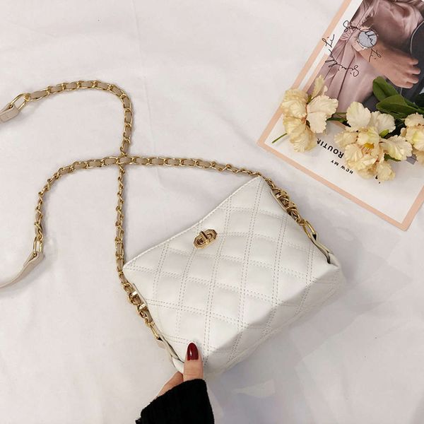 luxurys designers chic xiaoyangqi women's 2021 new lingge embroidery chain single shoulder korean versatile small square bag
luxurys designers chic xiaoyangqi women's 2021 new lingge embroidery chain single shoulder korean versatile small square bag