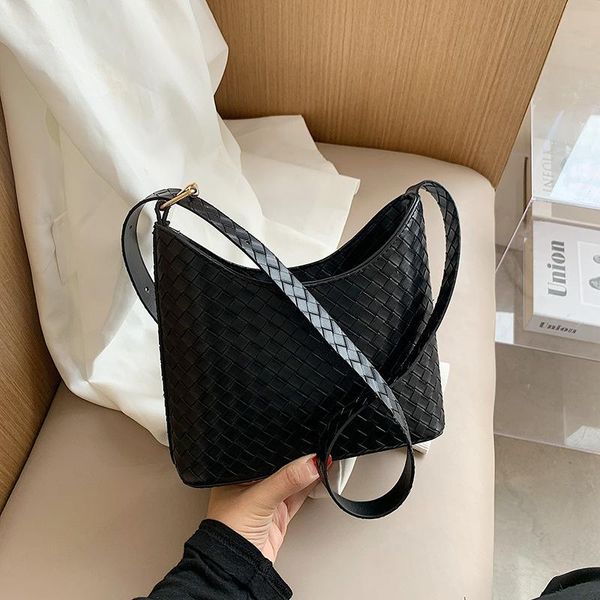 2021 spring outdoor p new niche ins woven bag net red fashion single shoulder messenger underarm bag hand satchel
2021 spring outdoor p new niche ins woven bag net red fashion single shoulder messenger underarm bag hand satchel