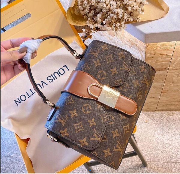 fashion handbags purses classic crossbody women shoulder bag handbag ladies messenger bag paris printing old flower tote handbags 02, Blue;gray
fashion handbags purses classic crossbody women shoulder bag handbag ladies messenger bag paris printing old flower tote handbags 02, Blue;gray