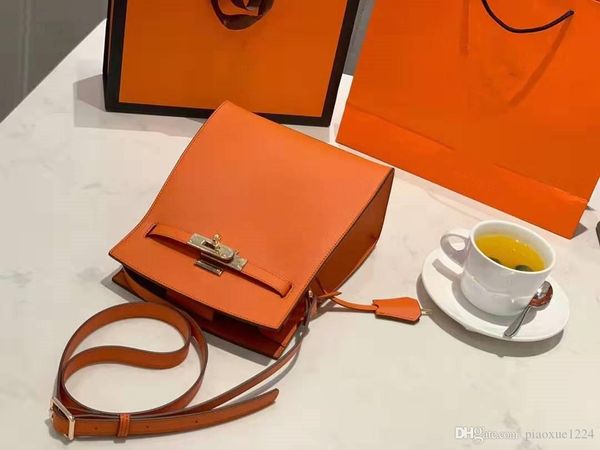 new women's cowhide messenger / waist bag / chest bag / hand delivery lock key
new women's cowhide messenger / waist bag / chest bag / hand delivery lock key