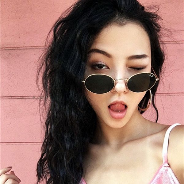 wind reflective sunglasses men and metal classic fashion women new ulzzang temperament net red, White;black
wind reflective sunglasses men and metal classic fashion women new ulzzang temperament net red, White;black