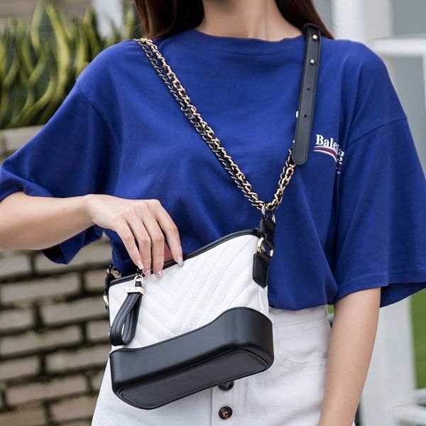 fdex1 korean women's small fragrance v-pattern vagrant bag one span span women's shoulder korean star's same lingge straddle
fdex1 korean women's small fragrance v-pattern vagrant bag one span span women's shoulder korean star's same lingge straddle