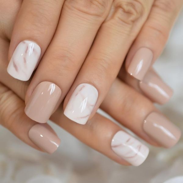 24pcs fake nails khaki nude marble flat artificial short false nail tips for office home faux ongle jelly glue sticker, Red;gold
24pcs fake nails khaki nude marble flat artificial short false nail tips for office home faux ongle jelly glue sticker, Red;gold
