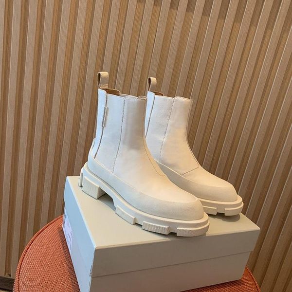 2020 new ladies short boots smooth lines cowhide embossed boots warm office leisure and comfortable1 size34-40, Black
2020 new ladies short boots smooth lines cowhide embossed boots warm office leisure and comfortable1 size34-40, Black
