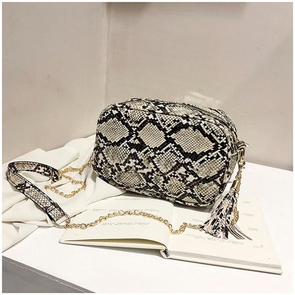 new pu hand bag envelope tassel snake pattern handbag fashion single shoulder messenger phone bag ladies small square
new pu hand bag envelope tassel snake pattern handbag fashion single shoulder messenger phone bag ladies small square