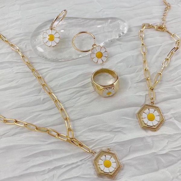 chains fashion style yellow flower metal chain choker jewelry for women gold color necklace bijoux colares elegant, Silver
chains fashion style yellow flower metal chain choker jewelry for women gold color necklace bijoux colares elegant, Silver