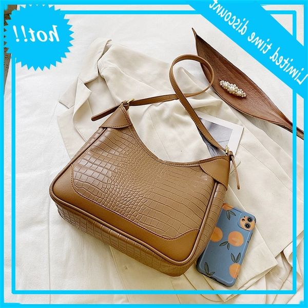 single shoulder underarm women's autumn winter 2020 new fashion net red large capacity messenger bag
single shoulder underarm women's autumn winter 2020 new fashion net red large capacity messenger bag