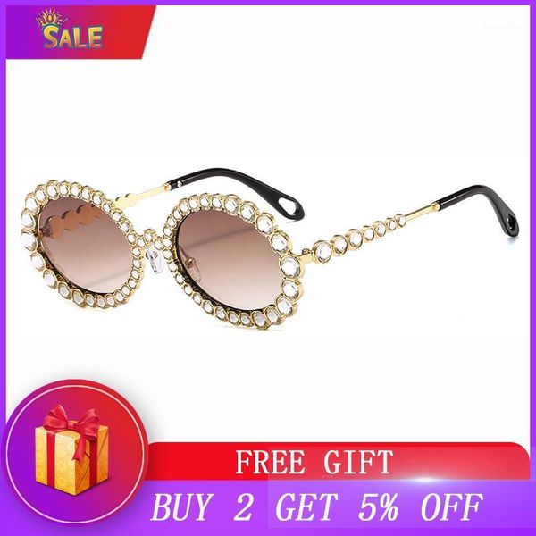 2020 new sunglasses women luxury pearl sunglasses vintage round women's sun glasses shades for women gold metal oculos uv4001, White;black
2020 new sunglasses women luxury pearl sunglasses vintage round women's sun glasses shades for women gold metal oculos uv4001, White;black