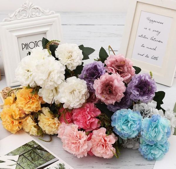 hand holding carnation bouquet simulation flower artificial flowers decoration living room wedding simple pastoral decoration 6 colors1
hand holding carnation bouquet simulation flower artificial flowers decoration living room wedding simple pastoral decoration 6 colors1