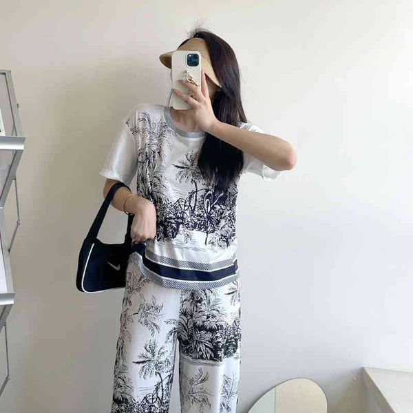 2022 factory wholesale new model summer loose short sleeve printed t-shirt + wide leg pants two piece set fashion suit, White
2022 factory wholesale new model summer loose short sleeve printed t-shirt + wide leg pants two piece set fashion suit, White
