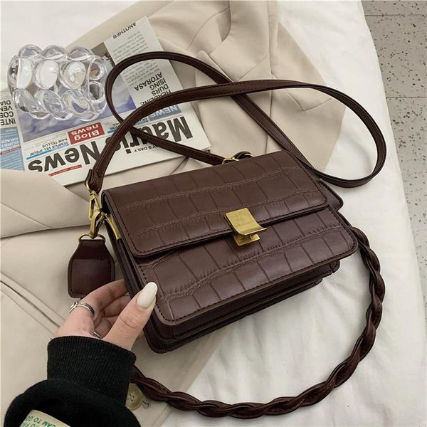 shoulder bags 2021 winter fashion alligator twist braid one lock small square bag messenger
shoulder bags 2021 winter fashion alligator twist braid one lock small square bag messenger