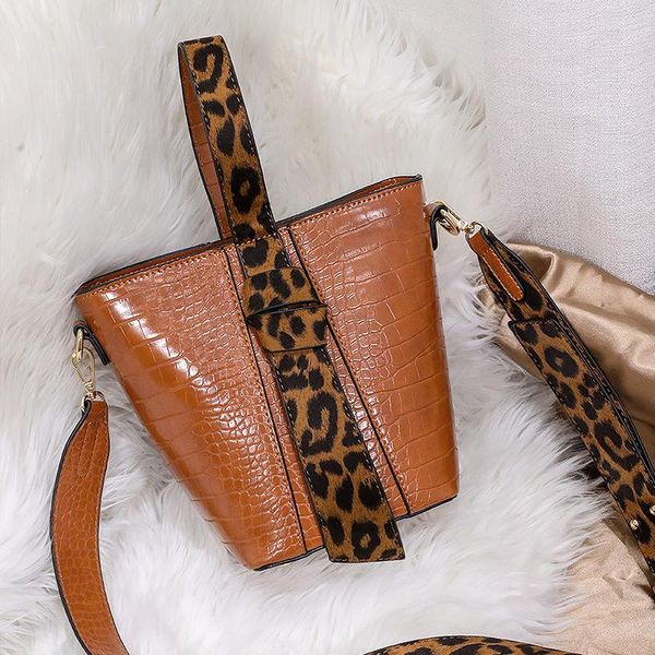 cross body fashion alligator buckets bags for women designer leopard handbags luxury pu leather shoulder crossbody bag large capacity totes
cross body fashion alligator buckets bags for women designer leopard handbags luxury pu leather shoulder crossbody bag large capacity totes