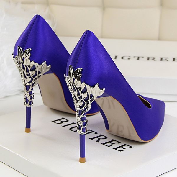 elegant metal carved heels women pumps 2019 fashion silk high heels 13 color 10cm shoes woman wedding shoes, Black
elegant metal carved heels women pumps 2019 fashion silk high heels 13 color 10cm shoes woman wedding shoes, Black
