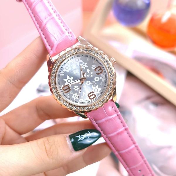 the 2021 three stitches quartz watch fashion watches diamond-encrusted for ladies role wristwatches leather strap, Slivery;brown
the 2021 three stitches quartz watch fashion watches diamond-encrusted for ladies role wristwatches leather strap, Slivery;brown
