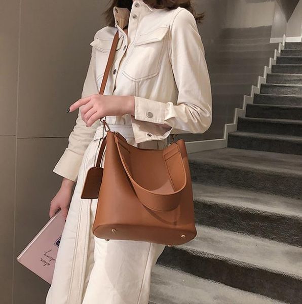 shoulder bags bag female 2021 fashion simple portable messenger large capacity retro bucket
shoulder bags bag female 2021 fashion simple portable messenger large capacity retro bucket
