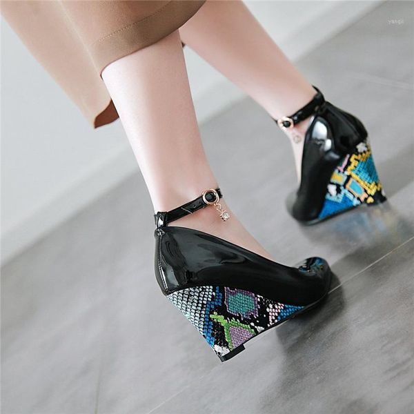 dress shoes ymechic 2021 fashion office party high heels luxury women plus size wedges ankle strap print pumps white black red1
dress shoes ymechic 2021 fashion office party high heels luxury women plus size wedges ankle strap print pumps white black red1