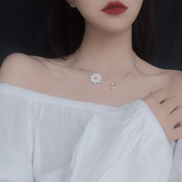 new style sand gold collar temperament daisy necklace fresh net red in clavicle chain, Silver
new style sand gold collar temperament daisy necklace fresh net red in clavicle chain, Silver