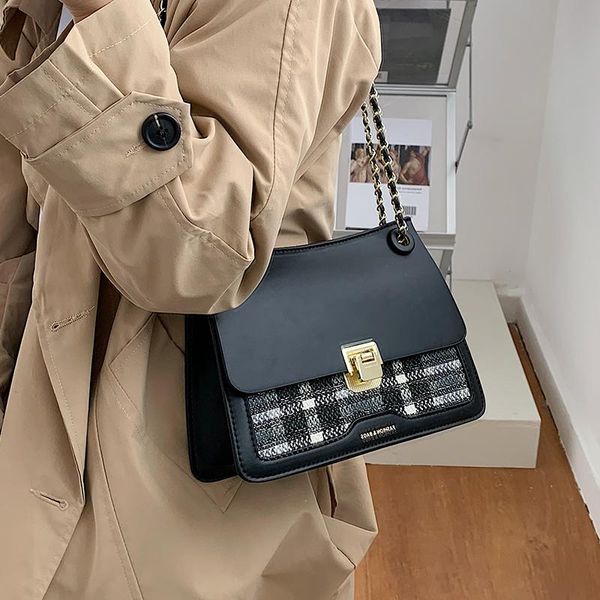 shoulder bags unique design autumn women chain bag underarm fashion wild messenger stitching square width: 25cm
shoulder bags unique design autumn women chain bag underarm fashion wild messenger stitching square width: 25cm
