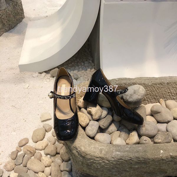 dress shoes 21 summer thick heel single shoes women's middle black-and-white color matching one-line belt mary jane spring and
dress shoes 21 summer thick heel single shoes women's middle black-and-white color matching one-line belt mary jane spring and