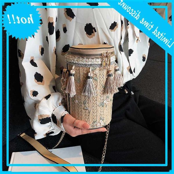2020 new straw tassel bucket ethnic style mini trend single shoulder portable messenger women's bag
2020 new straw tassel bucket ethnic style mini trend single shoulder portable messenger women's bag
