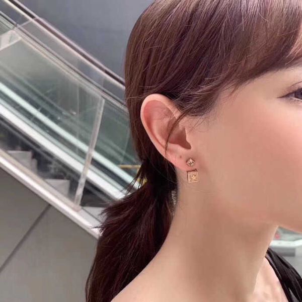 di dice letter earrings female korean version of high temperament rhinestone earrings ins explosions zp version. luxurys designers jewelry, Golden;silver
di dice letter earrings female korean version of high temperament rhinestone earrings ins explosions zp version. luxurys designers jewelry, Golden;silver
