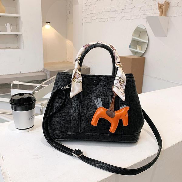 christmas gifts handbags for women 2020 fashion scarves decoration crossbody shoulder bag luxury leather lady travel bucket bags
christmas gifts handbags for women 2020 fashion scarves decoration crossbody shoulder bag luxury leather lady travel bucket bags