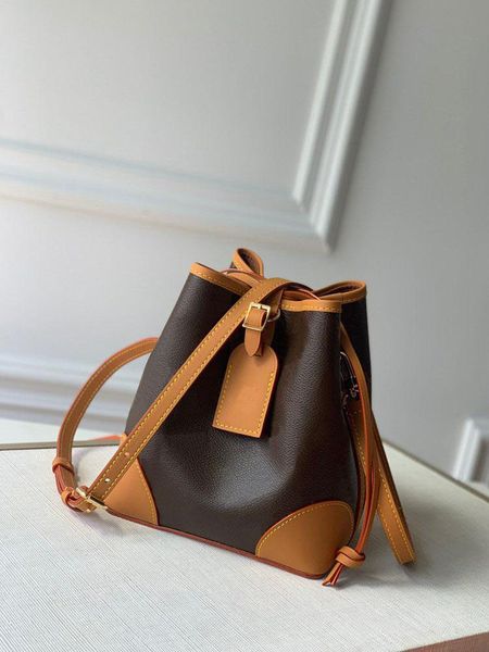 New Style Top Quality 5A M57099 Genuine leather fashion shoulder bags, women Drawstring,cross body bags,Mini bag,body Size,parisdesignbag
New Style Top Quality 5A M57099 Genuine leather fashion shoulder bags, women Drawstring,cross body bags,Mini bag,body Size,parisdesignbag