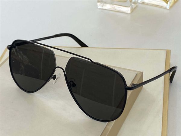 0126 men and women sunglasses fashion retro style anti-ultraviolet lenses are all metal frames with protective cover, White;black
0126 men and women sunglasses fashion retro style anti-ultraviolet lenses are all metal frames with protective cover, White;black