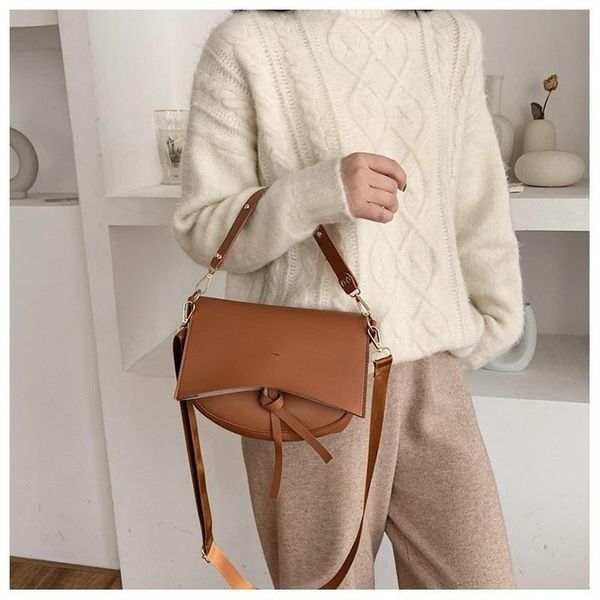 2020 new tassel saddle bag european and american fashion women's hand ladle shoulder bag large capacity diagonal cross small
2020 new tassel saddle bag european and american fashion women's hand ladle shoulder bag large capacity diagonal cross small