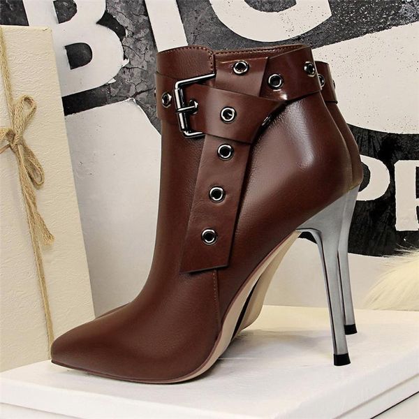 boots 2021 women retro ankle heels 10.5cm high booties lady pointed toe belt buckle rivets short party quality shoes1, Black
boots 2021 women retro ankle heels 10.5cm high booties lady pointed toe belt buckle rivets short party quality shoes1, Black